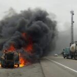 Dantesco incendio de tráiler. Conductor resultó ileso.